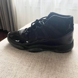Nike Air Jordan 11 Retro Cap and Gown 2018 Sz 10 Triple Black OG XI (original)
